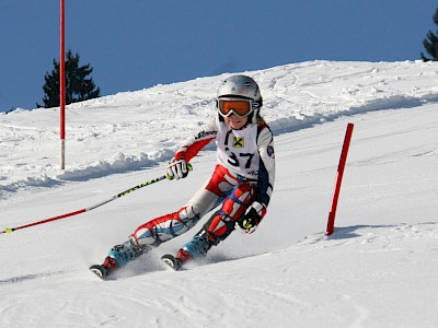 4 Stockerlplätze bei Bezirkscup Slalom der Kinder