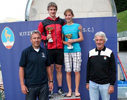 Die Sommer-Clubmeister Hannes Nöckler und Simone Pendl mit Fritz Strobl (li) und Peter Obernauer. 
