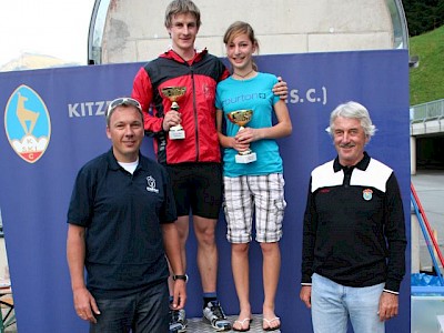 Die Sommer-Clubmeister Hannes Nöckler und Simone Pendl mit Fritz Strobl (li) und Peter Obernauer. 