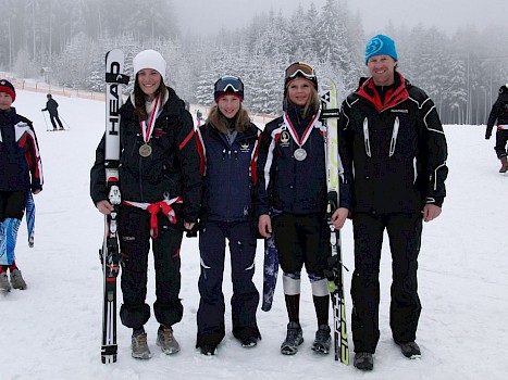 2 Podestplätze bei Tiroler Schülermeisterschaft im Slalom