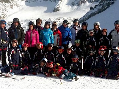 Aus dem Kader des K.S.C. - hier beim Familien-Skitag am Stubaier Gletscher im Oktober - sind Einige in den Bezirkskader aufgenommen worden.