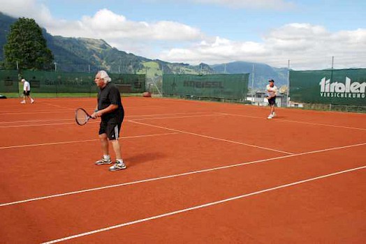 Spiel, Satz und Spaß am Tennisplatz