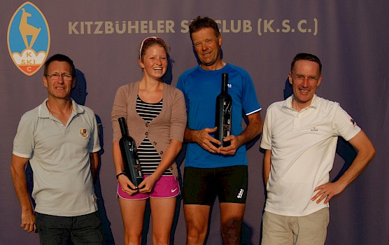 V.l.: Manfred Bachmann, Viktoria Jöchl (Clubmeisterin), Toni Ehrensperger (Clubmeister), Michael Huber. 