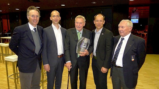 V.l.: Dr. Michael Huber, Mag. Thomas Woldrich (ÖSV), Dr. Christian Poley, Mario Reiter (ÖSV), Heini Eder