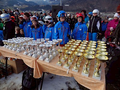 In Kirchdorf fuhren die Kinder um die begehrten Pokale.