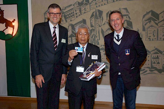 Bürgermeister Klaus Winkler, Bürgermeister Akio Ichikawa, KSC Präsident Michael Huber