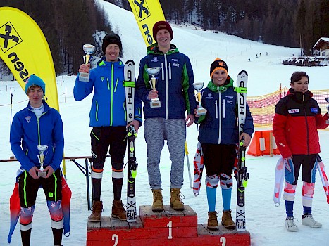 Podestplätze für Nina Wiesmüller und Christoph Pöll beim Bezirkscup Slalom in Waidring