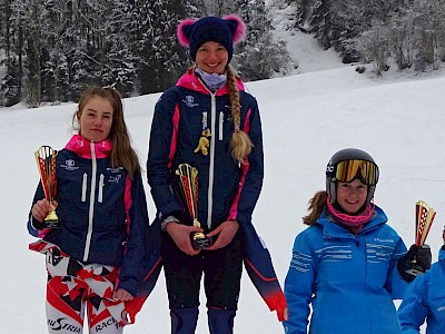 Bezirksmeistertitel im Slalom für Nina Wiesmüller