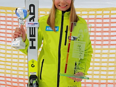 Tagessieg für Simona Pöll beim 49. Tiroler Kinderskitag in Mayrhofen