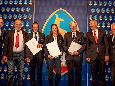 TSV Ehrenzeichen in Silber erhielten Herbert Ehrensperger, Peter Feeg, Christine Pletzer-Hörl