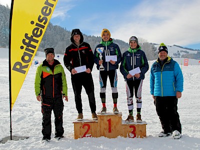 Drei Stockerlplätze bei der Bezirksmeisterschaft im Slalom der Schüler