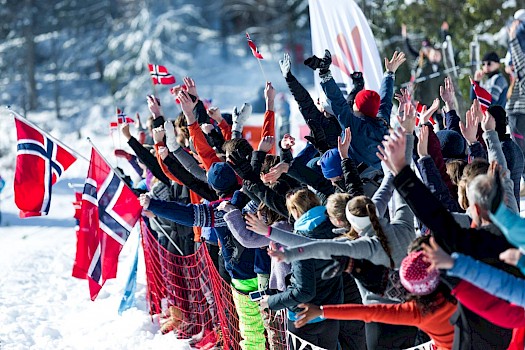 Das norwegische Publikum ist fantastisch! Sie jubeln allen Athleten zu. Foto: c Holmenkollen Skifestival FB