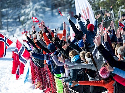 Das norwegische Publikum ist fantastisch! Sie jubeln allen Athleten zu. Foto: c Holmenkollen Skifestival FB