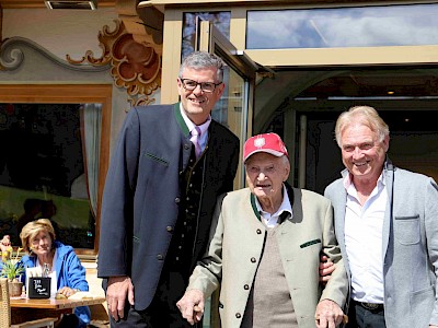 Drei Jubilare - Dr. Klaus Winkler wurde 55. (Bürgermeister), Karl Koller - 100, HKR Rennarzt Dr. Helmuth Obermoser feierte seinen 70er