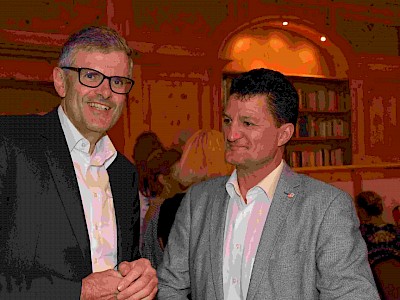 Bürgermeister Klaus Winkler mit Reini Eberl (r.)