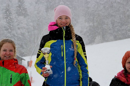 Nina Wiesmüller gewinnt im Slalom 