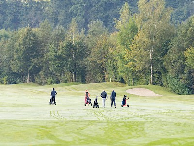 Ein Golfturnier aus dem Bilderbuch