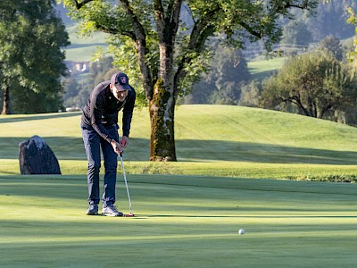 Ein Golfturnier aus dem Bilderbuch