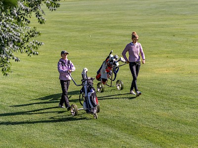 Ein Golfturnier aus dem Bilderbuch