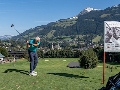 Ein Golfturnier aus dem Bilderbuch