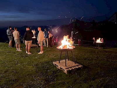 Magisches Feuerlbrennen am Hahnenkamm