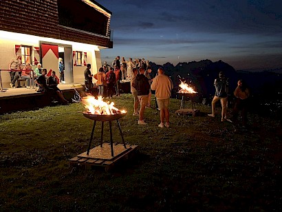 Magisches Feuerlbrennen am Hahnenkamm