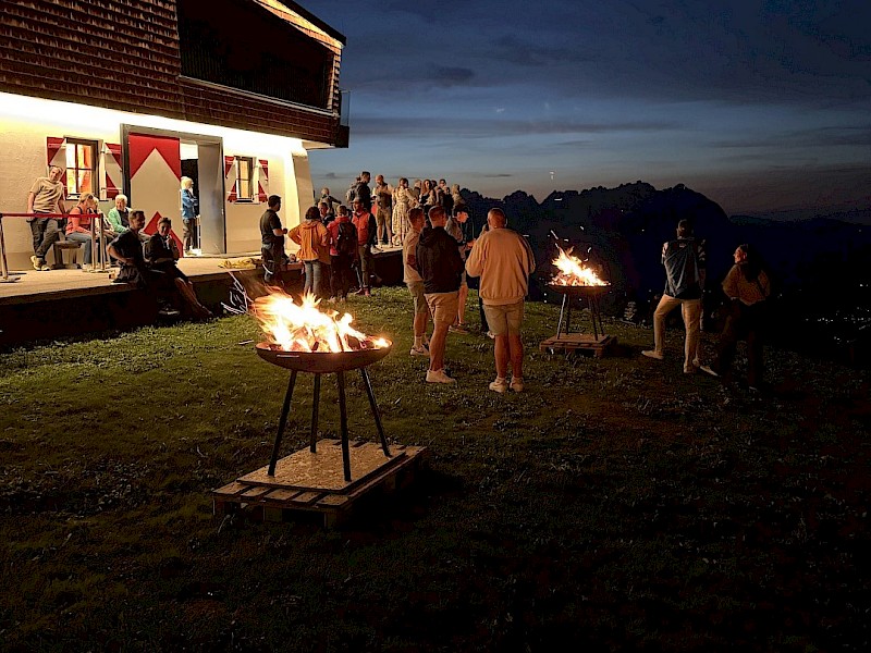 Magisches Feuerlbrennen am Hahnenkamm