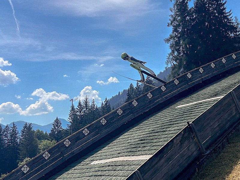 Gelungener Auftakt der Skispringer beim TSV-Cup in Kitzbühel